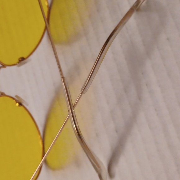$4 Add-on Yellow Lenses Sunglasses - Picture 5 of 6